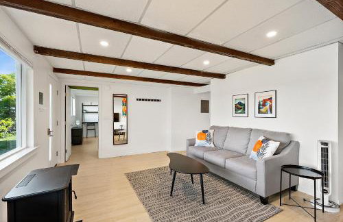 Water & Mountain View Apt - Walk to Waterfront - Foto 5