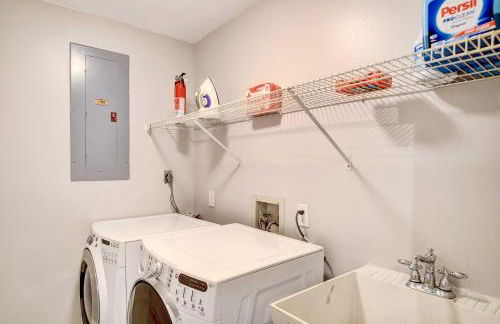 Screened Porch Waterfront Home in Deltona! - Foto 19