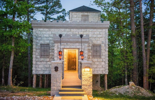 Eureka Springs Treehouses, Hobbit Caves & Castles - Photo 6