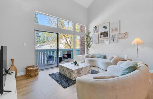 High Ceilings 3BR with Loft-2 Baths Pool & Jacuzzi - Foto 1