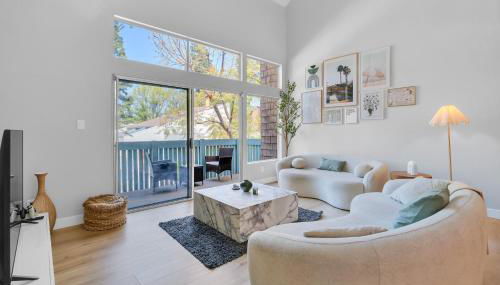 High Ceilings 3BR with Loft-2 Baths Pool & Jacuzzi - Foto 1