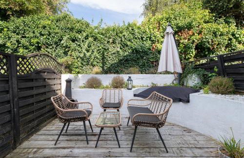 Charming & Spacious 2 BR Home - Photo 6