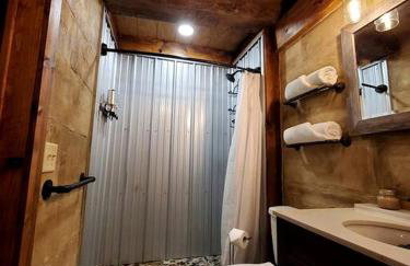 Renovated Cottage with Spa Surrounded by Beautiful Hiking Trails by Tappan Lake in Ohio - Foto 7