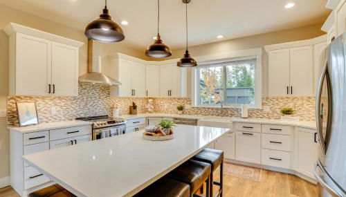 Spacious Donnelly Family Home with Private Hot Tub! - Foto 2