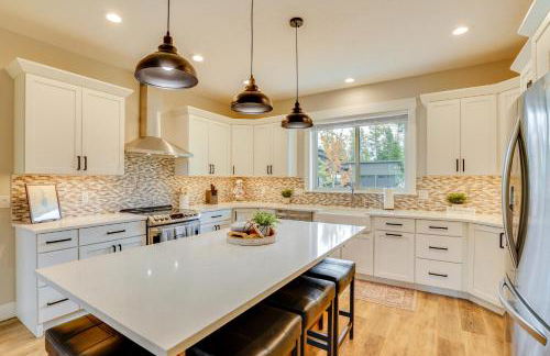 Spacious Donnelly Family Home with Private Hot Tub! - Foto 2