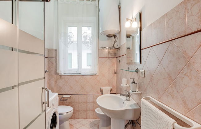 City Apartment w/ Balcony - Foto 16