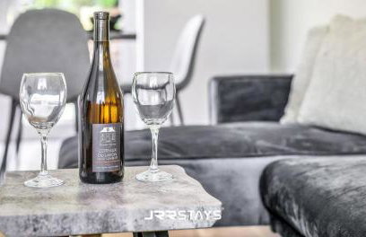 Dudley - Stylish 3 Bedroom Sleeps 6 Wi-Fi - JRR Stays - Foto 38