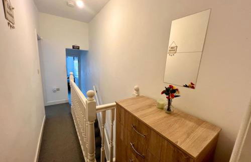 4 Bedroom Terrace house Near Town Center Wellingborough - Photo 10