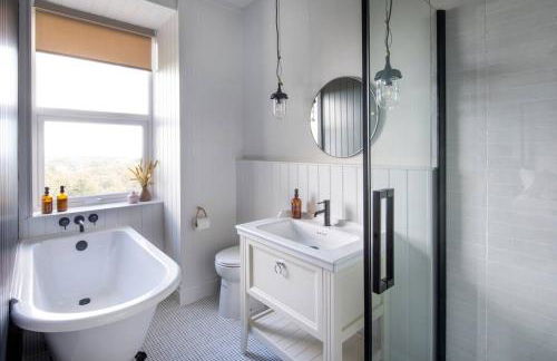 Luxurious Manor House with Sea Views - Sleeps 10 - Photo 32