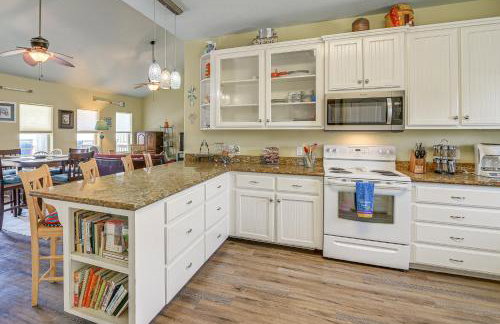 Steps to Crystal Beach! Family and Pet-Friendly Home - Foto 17