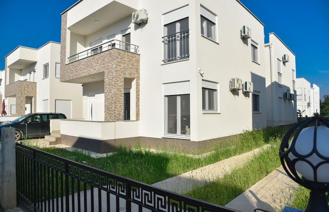 Villa w Garden Balcony 8 min to Ulcinj Long Beach - Foto 1