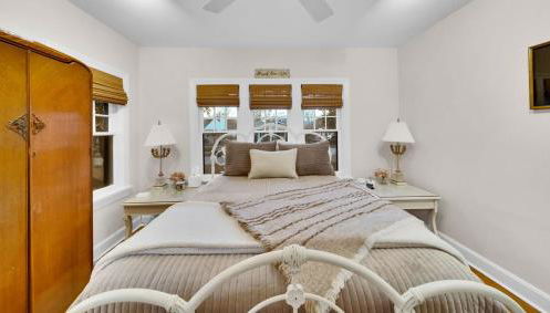 Romantic escape, hot tub, fireplace, massage room! - Foto 3