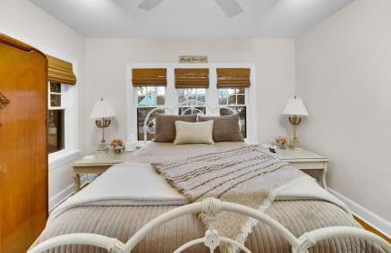 Romantic escape, hot tub, fireplace, massage room! - Foto 3