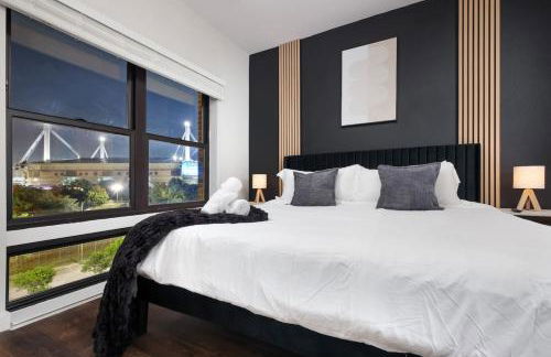 Chic 2BR-w Parking, Near Rvrwalk, Dome & Conv Ctr - Foto 3