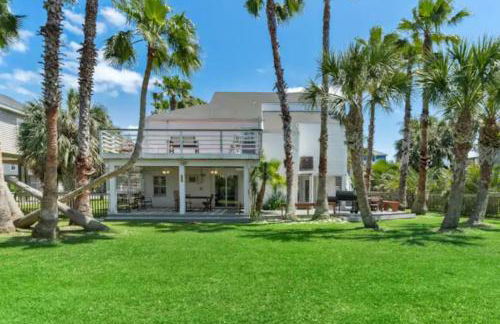 Texas vacation home with huge yard and pool, close to beach - Foto 18