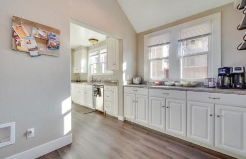 Charming Getaway, Walk to Windsor Lake and Downtown! - Foto 11