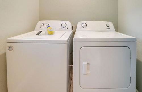 Spacious Yard, Games and Fire Pit Grove Home Rental - Foto 29