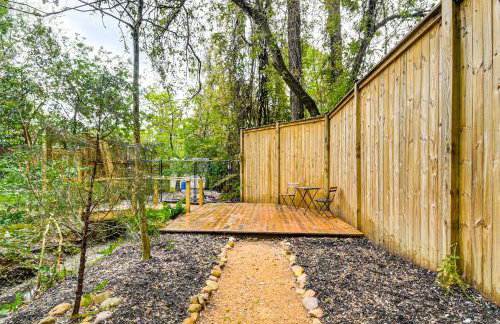 Renovated Carrboro House with Deck and Fire Pit! - Foto 32