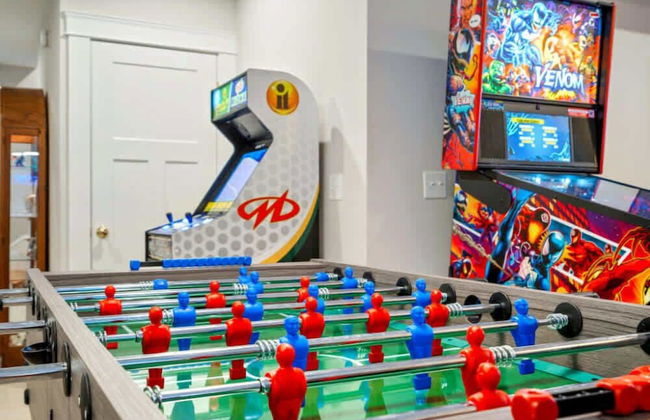 Golf-front Personal Arcade Hot tub Outdoor Kitchen - Photo 37