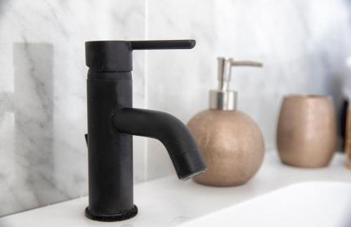 San Raffaele Apartment with Free Parking and Air Conditioning - Foto 9