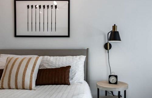 Riverfront Retreat - 2 Units - 3BR - Free Parking - Foto 15