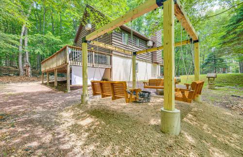 Fire Pit and Games! Secluded Chalet 30 Mi to Montage - Foto 32