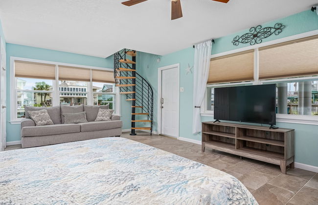 Bearfoot Bungalow by Miss Kitty’s - Photo 12