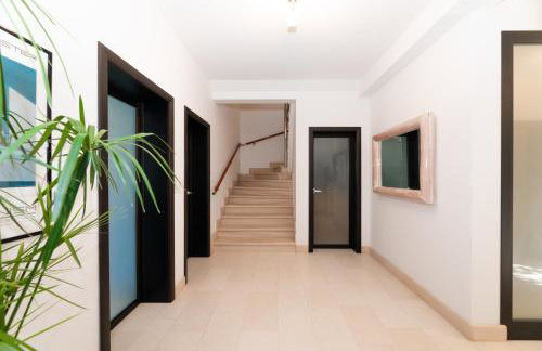 VILLA PHILIPPA - luxurious five-room villa - idyllic location - first row to the sea - spectacular view of the sea bay - unforgettable sunsets - 15 minutes from Supetar ferry port - free parking - private heated pool - Foto 78