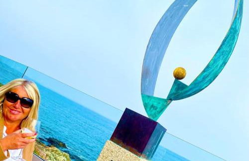 Spacious home with panoramic sea view, free parking EV & large garden - Photo 48