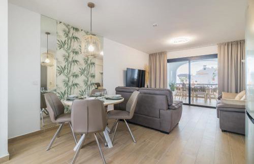 CASA ZUZA - AC, heated pool, 2 terraces, 2 bedrooms & bathrooms, tv channels - Foto 13