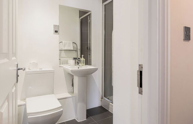 Stunning 2 Bed in Centre of Cheltenham - Photo 33