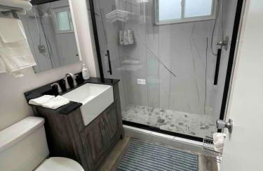 Cozy Home near O HARE fast internet 6 cars parking space - Foto 49