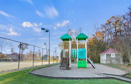 Modern Townhouse with Pool Gym & Tennis Near Beach - Foto 24