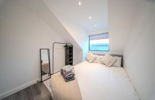 9 Royal Oak Brentwood - 2 Bed - Free Secure Parking - Contractor Stays - Long Stays - Foto 5