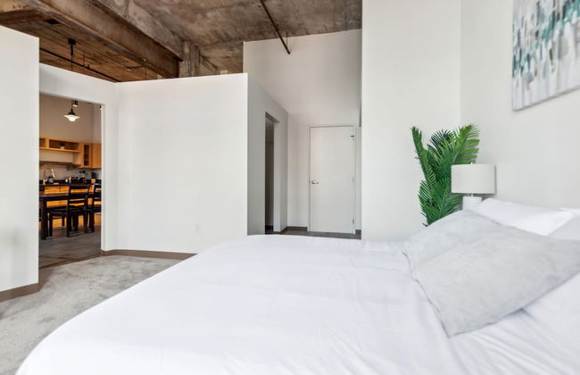 Historic Loft Retreat With Pool - Foto 38