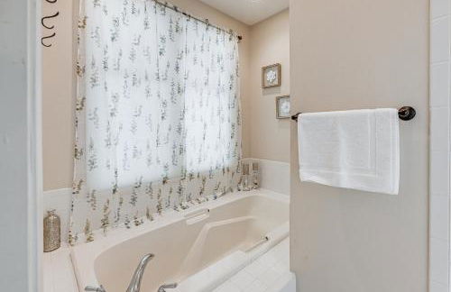 Less Than 1 Mi to Marina Ford Mountain Retreat with Deck - Foto 12