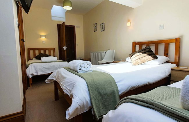 The Victorian Barn self catering holidays with pool & hot tubs - Photo 43