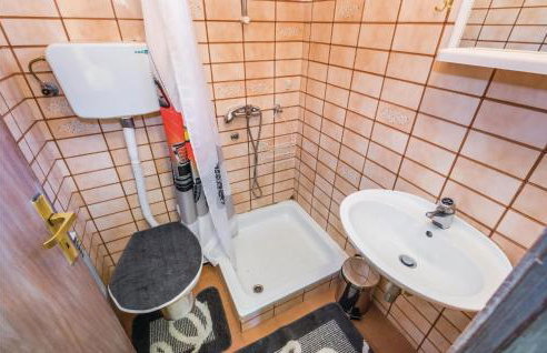 4 Bedroom Stunning Home In Plaski - Foto 43