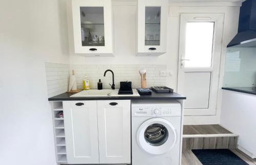 Les chats pitres Maison au calme rénovée avec jardin, terrasse aménagée, transats, abri à vélo, parking gratuit, 5 mn à pied du centre Bayeux proche des plages du débarquement - Photo 14