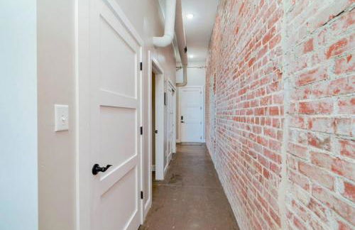 Breakfast at Tiffanys Downtown Newport News - Foto 26