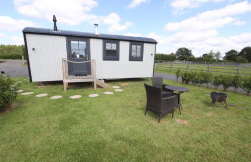 Springwood Shepherd Huts Glamping York - Photo 17