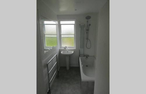 Lovely 3 Bed House Close to Carlyon Bay Beach! - Foto 11