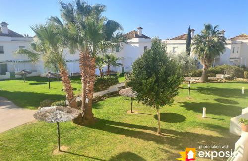 Casa adosada con porche, piscina y pista de pádel, junto al campo de golf - Foto 27
