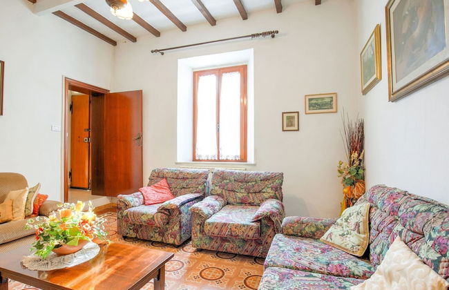 Tuscany Family Country Home - Photo 12