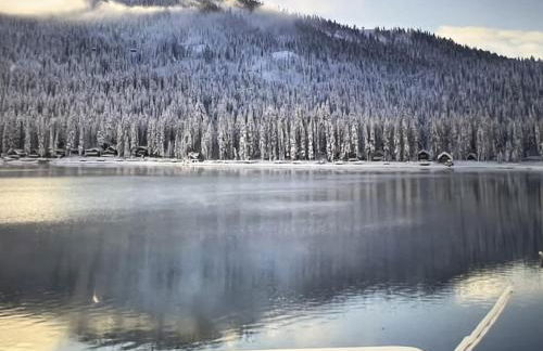 Beautiful Deluxe Studio w/Lake View #245 at Donner Lake Village - Foto 12