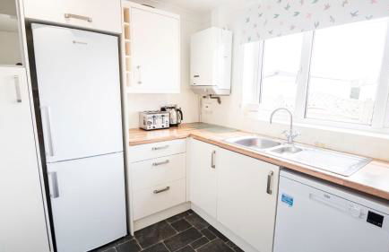 Downton House with Country Park Facilities - Photo 8