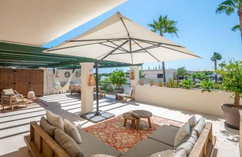 StayatSas Marbella, close to the beach, large 80 m2 terrace, large swimming pools, parking included, 10 minutes from the centre - Foto 26