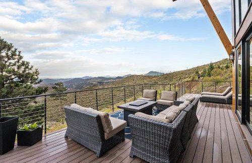 Hot Tub and Scenic Views at The Bailey Lodge - Foto 13