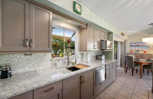 Gulf Access Waterfront Oasis with Heated Pool! Near Beach & Mercato! - Foto 21