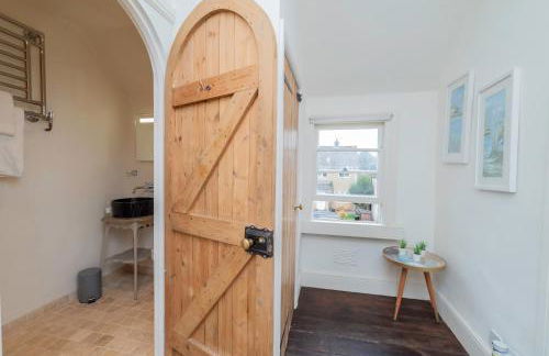 Heron Stays Bath- Boutique Period Group Properties, Parking for 4 Cars, Just 3 Miles to Bath Central, Sleeps 14 - Photo 11